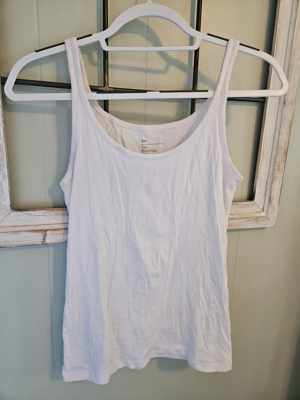 GAP White Women's Scoop Neck Tank Top
